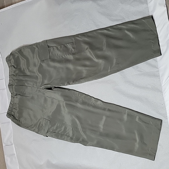 Theory Utility Cargo Pant in Sandwashed Silk Olive Green pull on - Picture 6 of 8